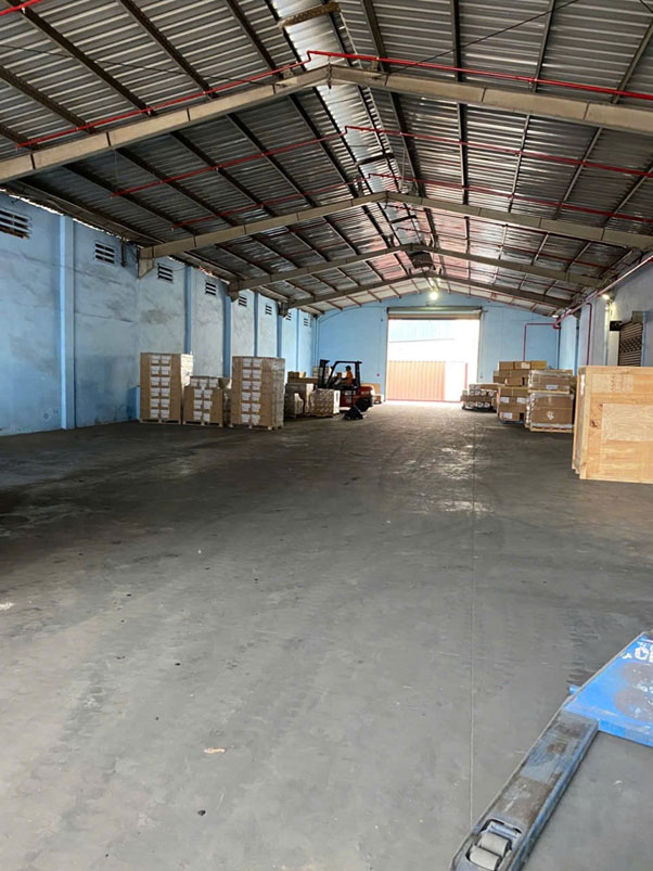 Đầy đủ kho bãi, nhân viên chuyên nghiệp
