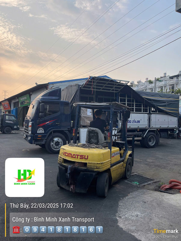 Giao hàng tận tay cho khách hàng